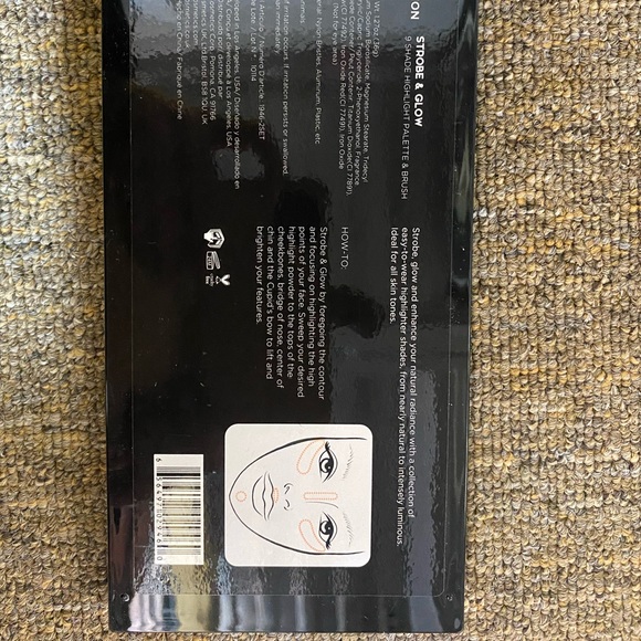 9 shade Highlights palette and brush - Picture 6 of 10